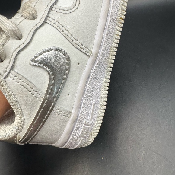 Nike Air Force 1 Low SE Toddler Sneakers Size 5C White Silver Lace Up Sneakers - Picture 4 of 11